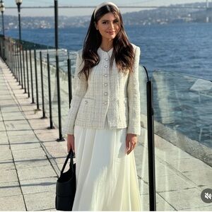 Zara Classic Cream A-Line Skirt